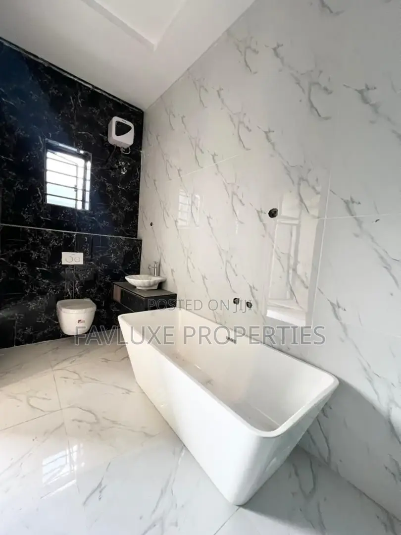4bdrm Duplex in Lekki Phase 2 for sale