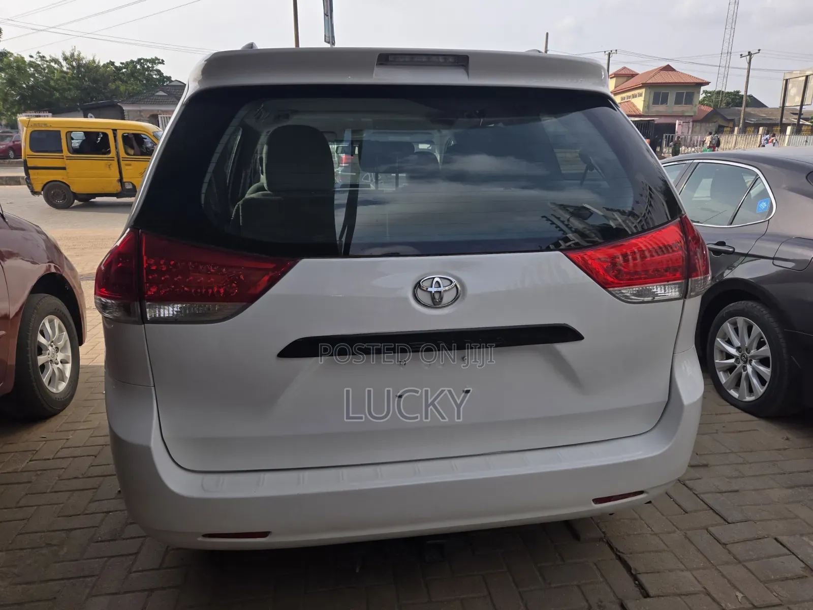 Toyota Sienna LE 7 Passenger 2012 White