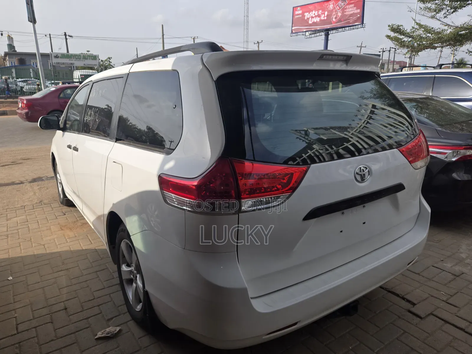 Toyota Sienna LE 7 Passenger 2012 White