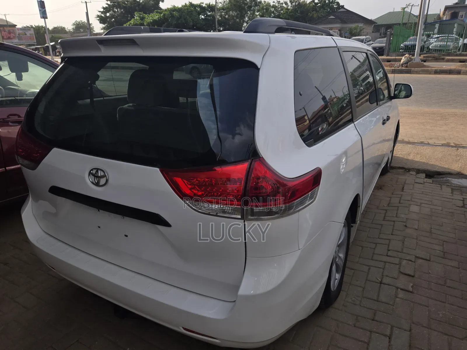 Toyota Sienna LE 7 Passenger 2012 White