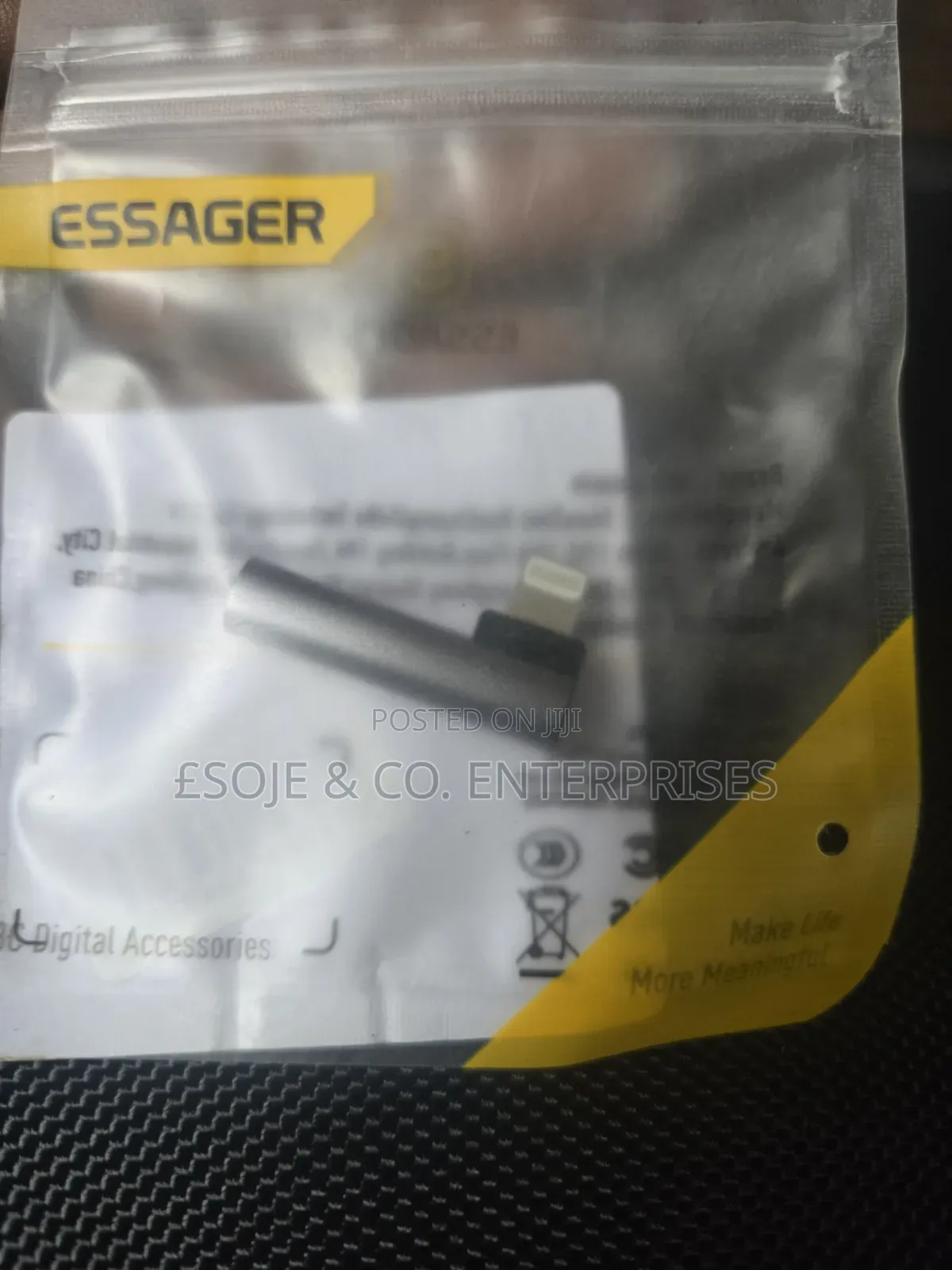 Apple Lightening to 3.5mm Audio Jack