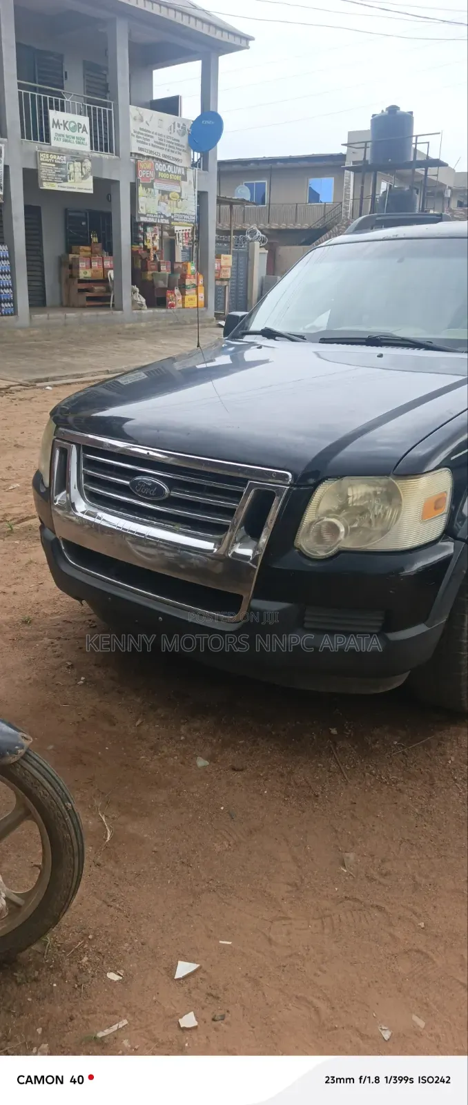 Ford Sport Trac 2005 Black