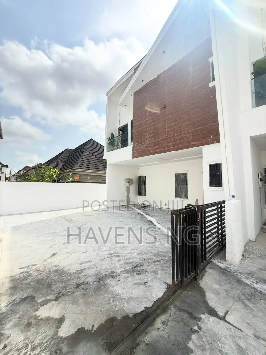 4bdrm Townhouse/Terrace in Lekki Phase 2 for sale