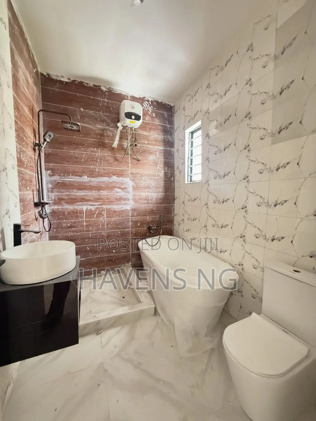 4bdrm Townhouse/Terrace in Lekki Phase 2 for sale