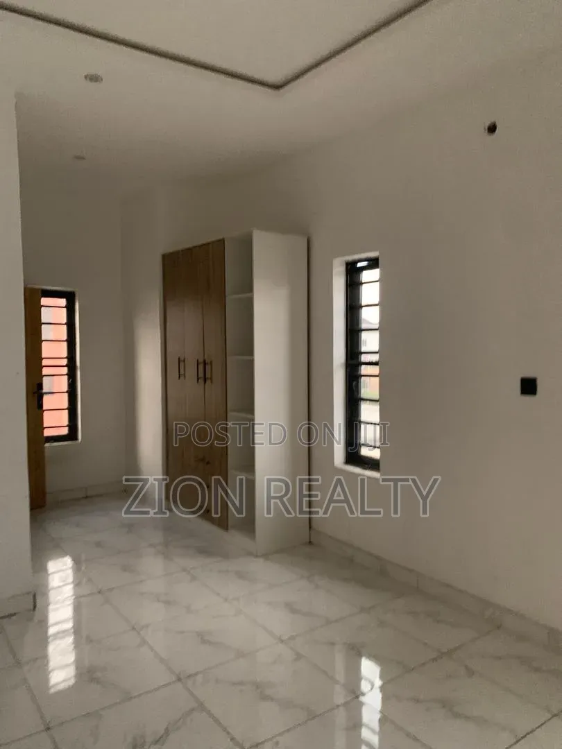 5bdrm Duplex in Greenwood, Ibeju for sale