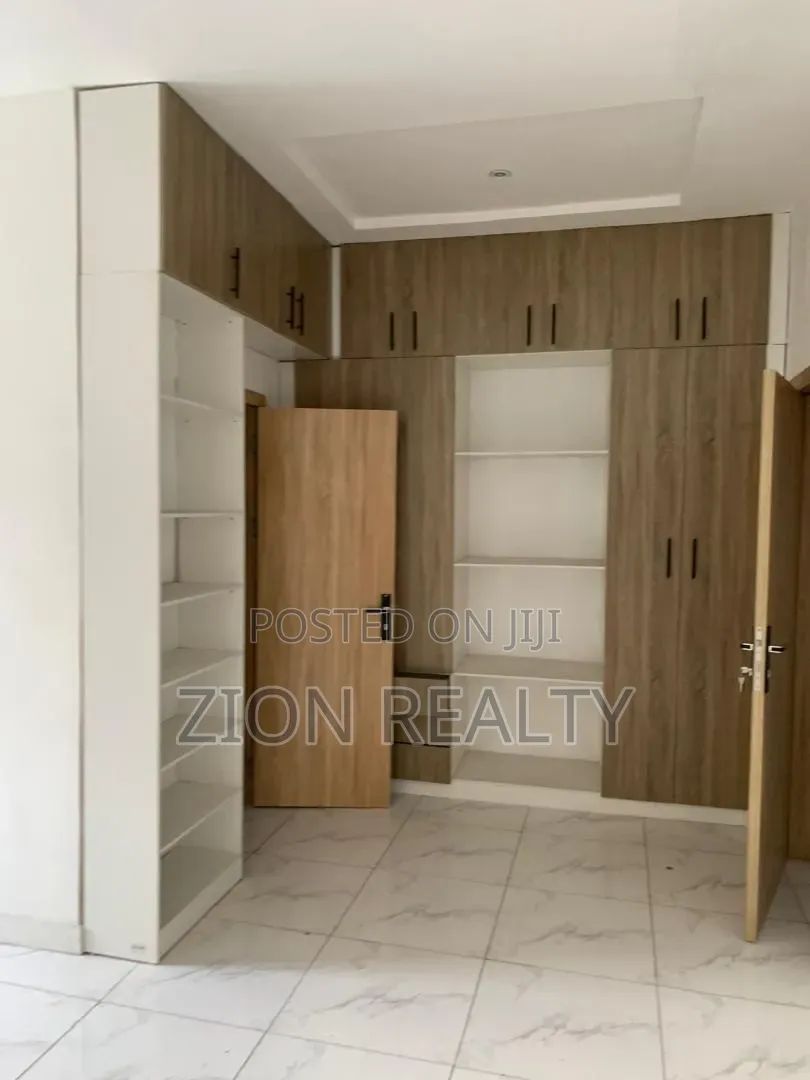 5bdrm Duplex in Greenwood, Ibeju for sale