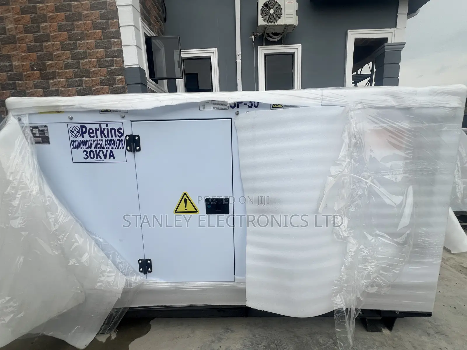 30kva Super Power Perkins Soundproof Generator Diesel Engine