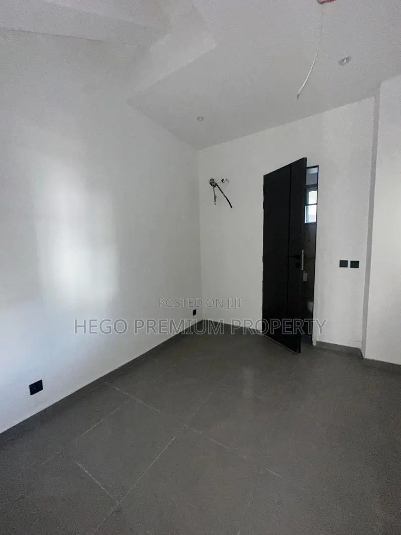 3bdrm Duplex in Lekki Estate for sale