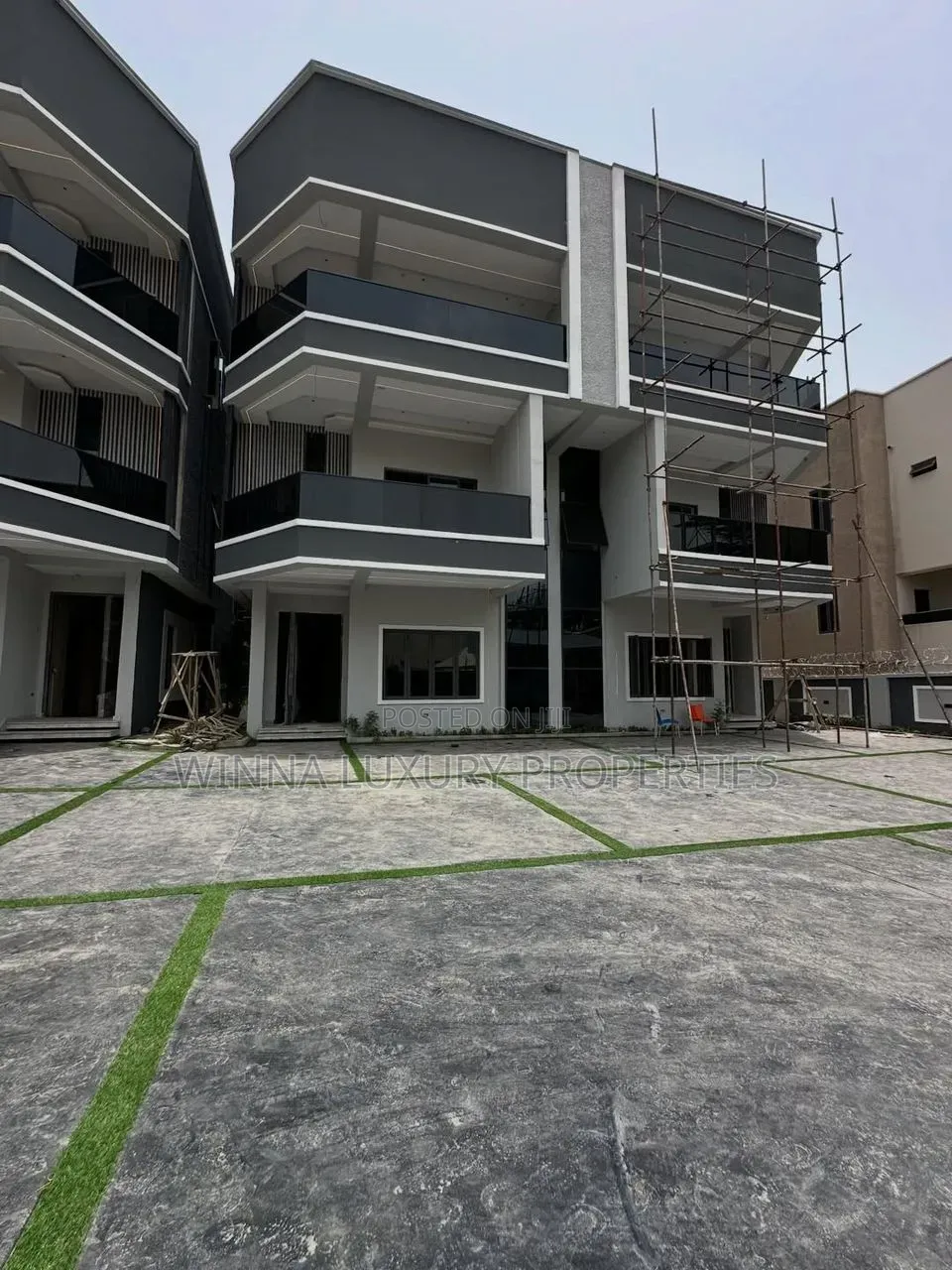 5bdrm Duplex in Utako for sale