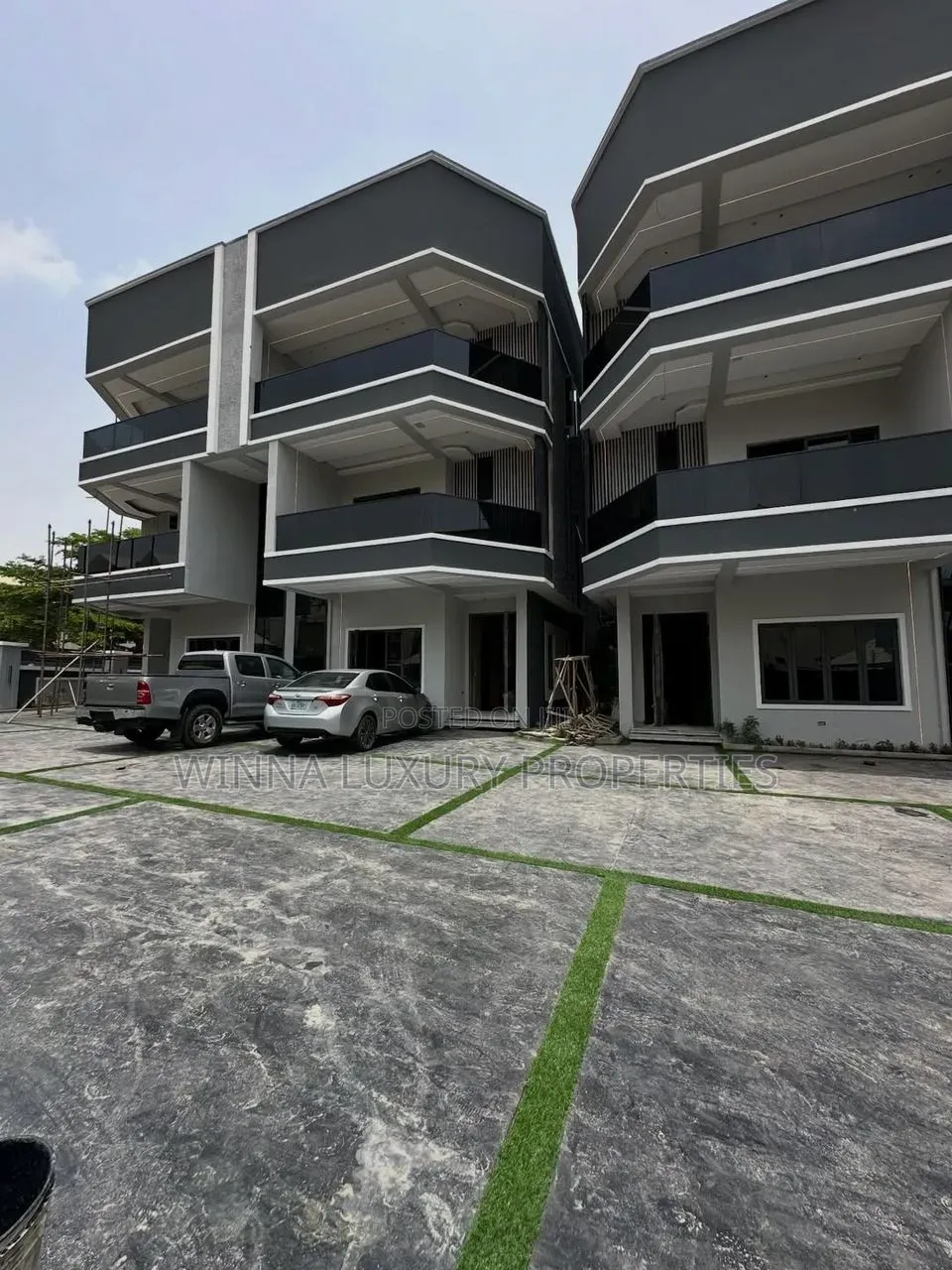 5bdrm Duplex in Utako for sale