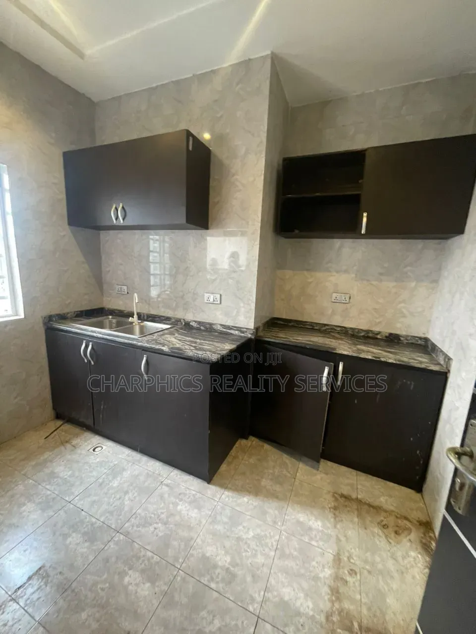 3bdrm Apartment in Adeniran Ogunsanya for rent