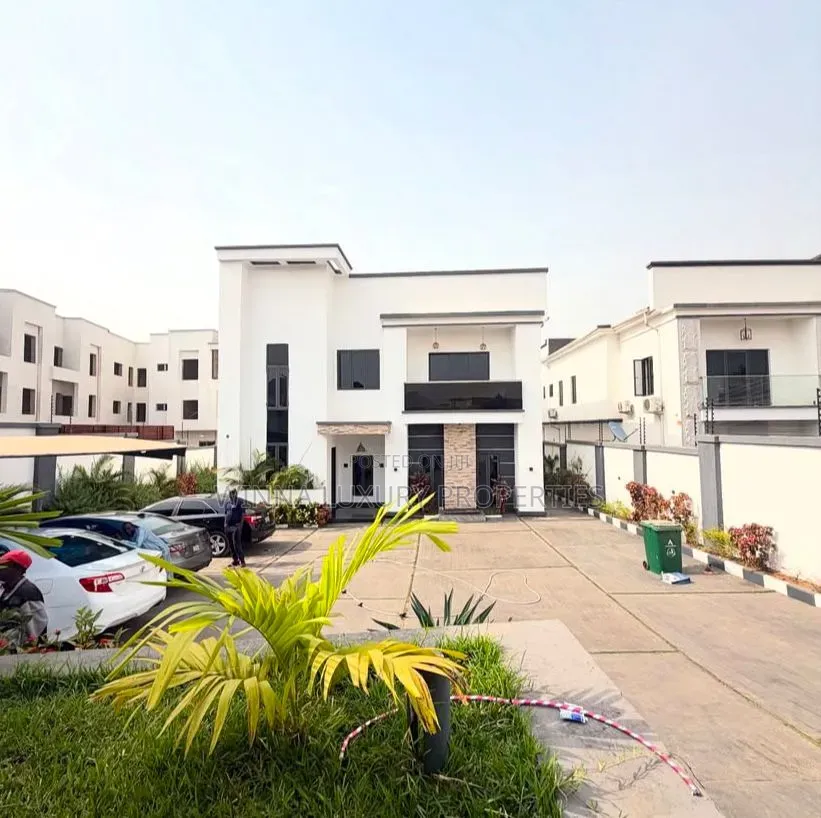6bdrm Mansion in Guzape for sale