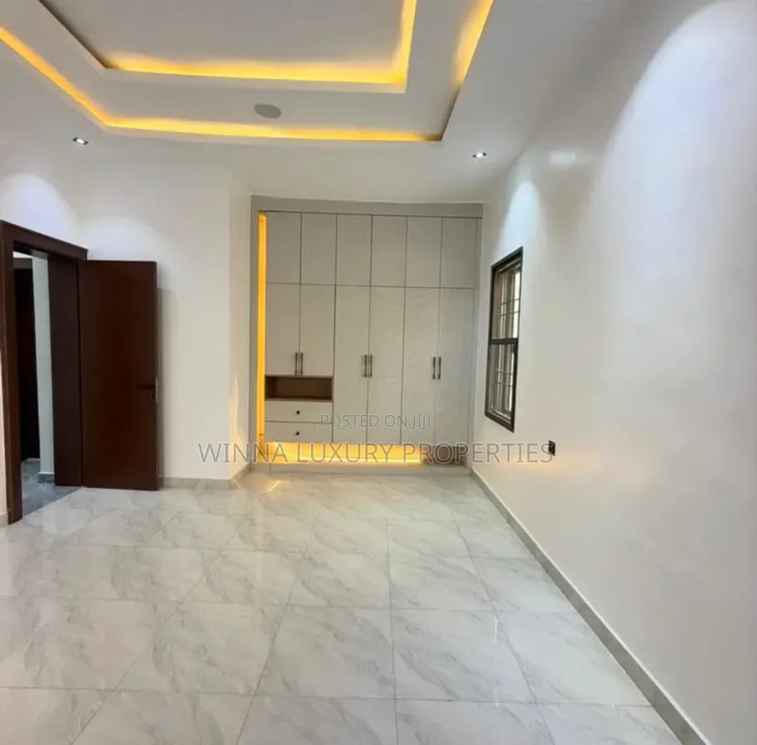 6bdrm Mansion in Guzape for sale