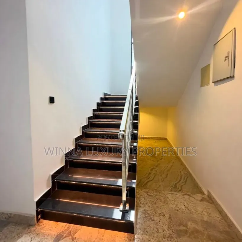 6bdrm Mansion in Guzape for sale