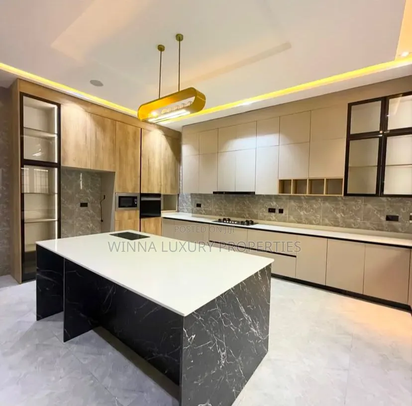 6bdrm Mansion in Guzape for sale