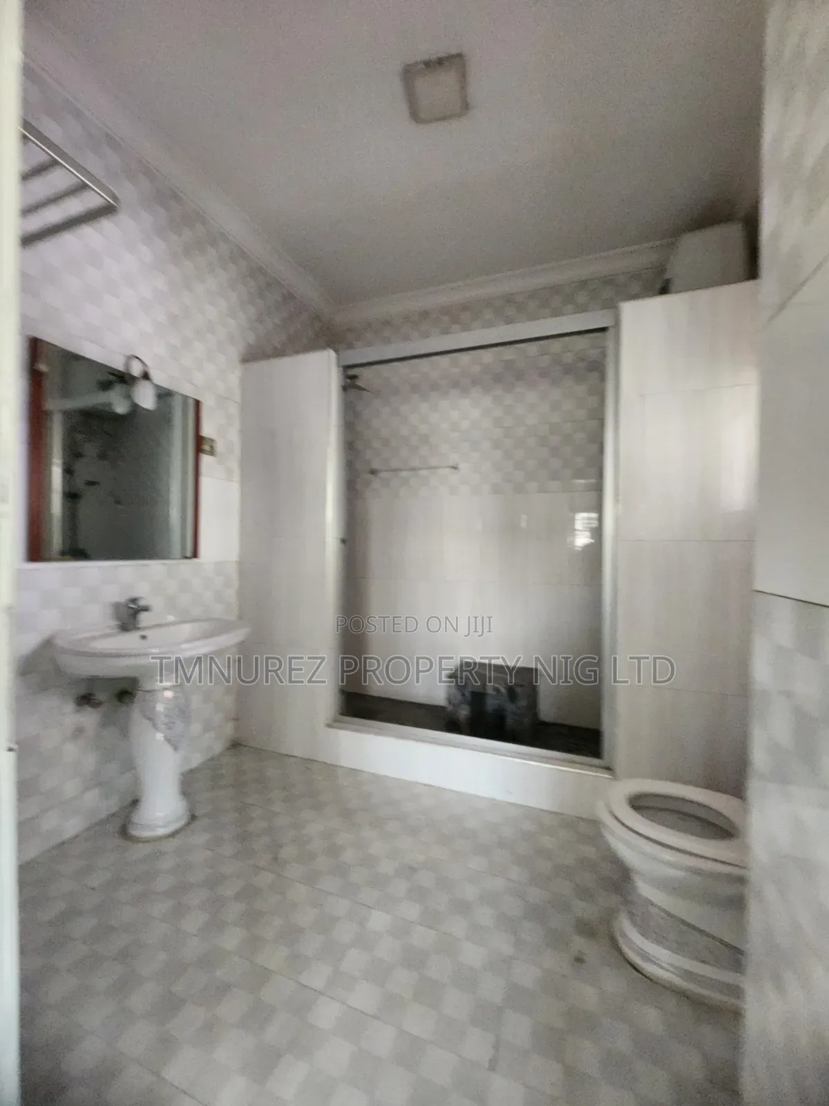 3bdrm Apartment in Lekki Phase1 for rent