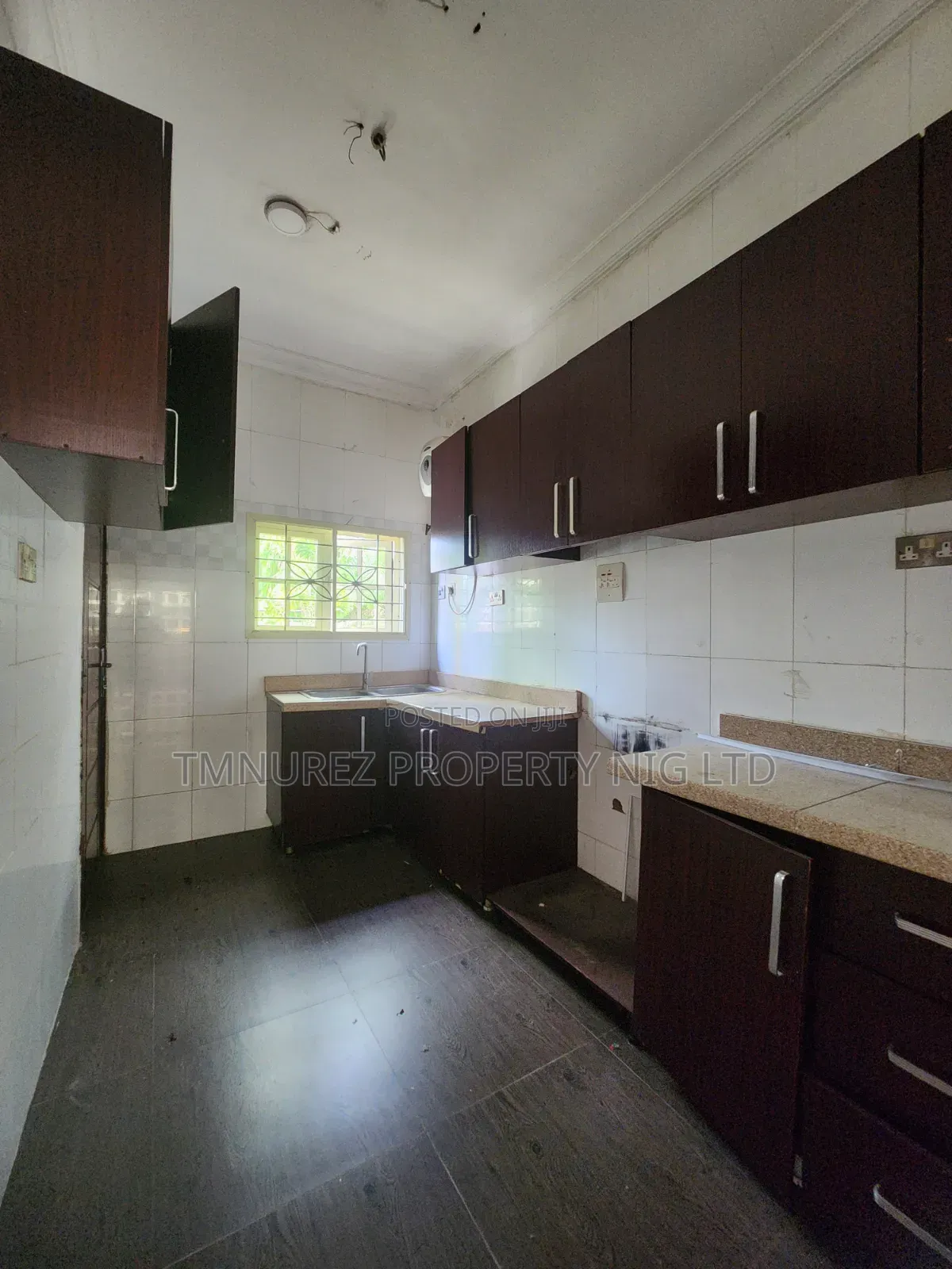 3bdrm Apartment in Lekki Phase1 for rent