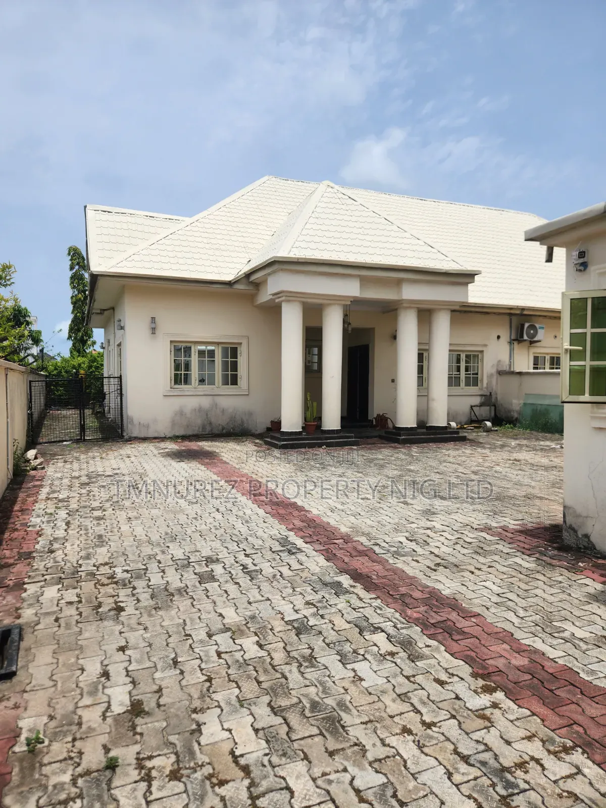 3bdrm Apartment in Lekki Phase1 for rent