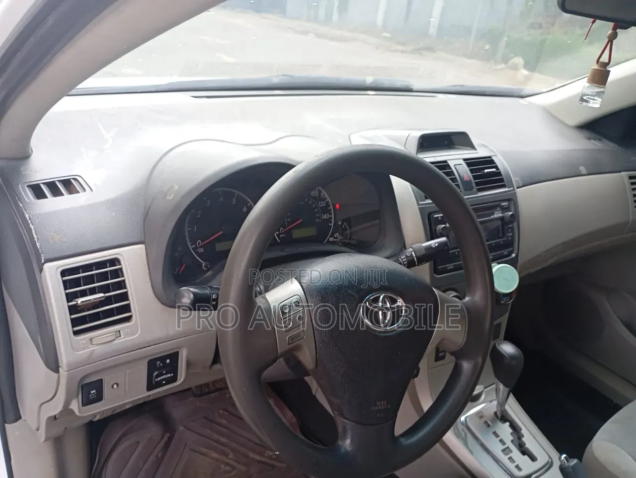 Toyota Corolla LE 4dr Sedan (1.8L 4cyl 4A) 2012 White