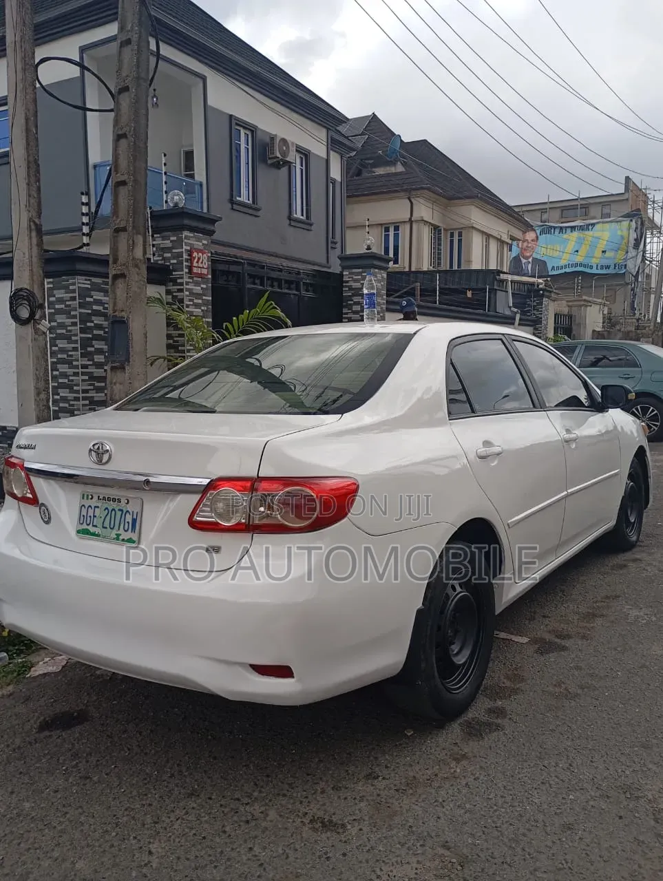 Toyota Corolla LE 4dr Sedan (1.8L 4cyl 4A) 2012 White