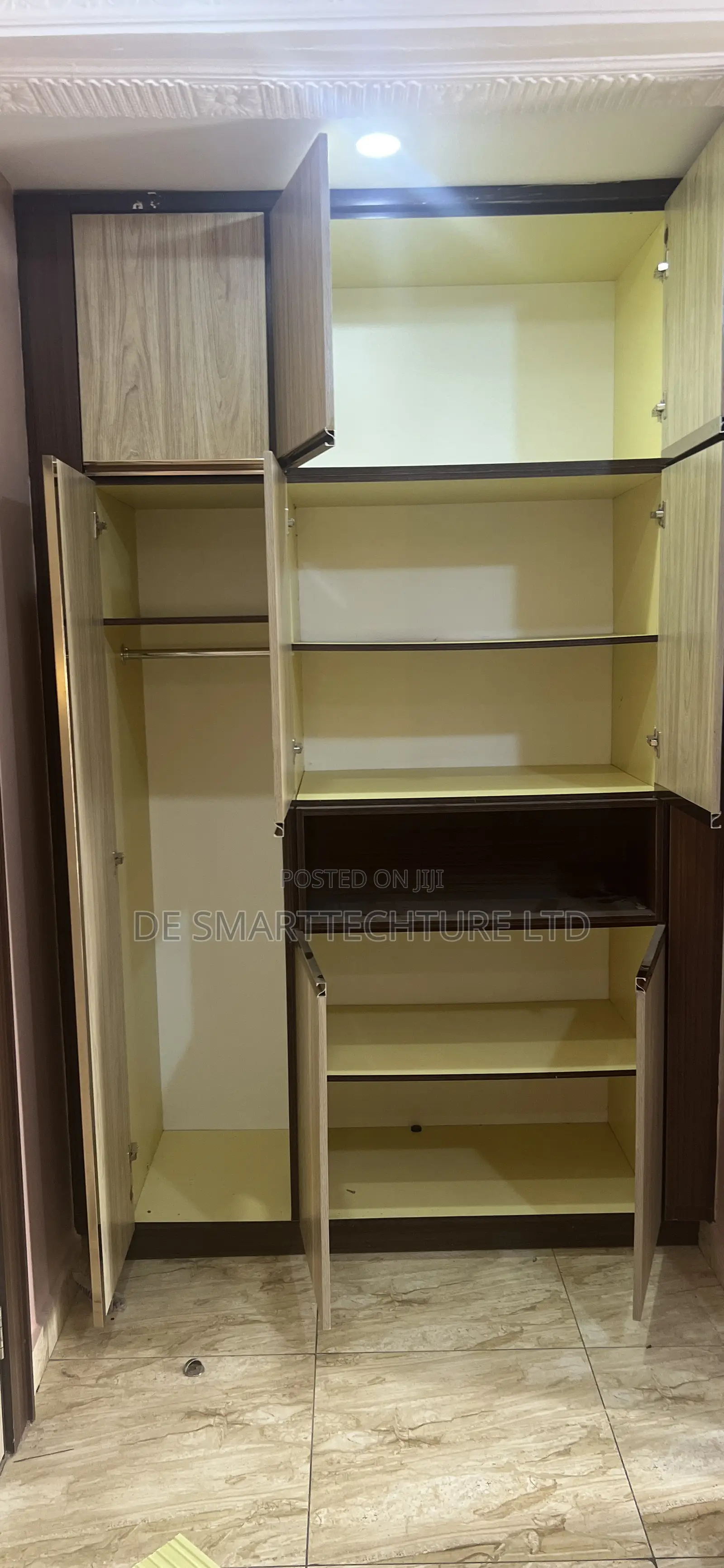 Built-in Wardrobe – Vertical Wood Handles Overhead Stora