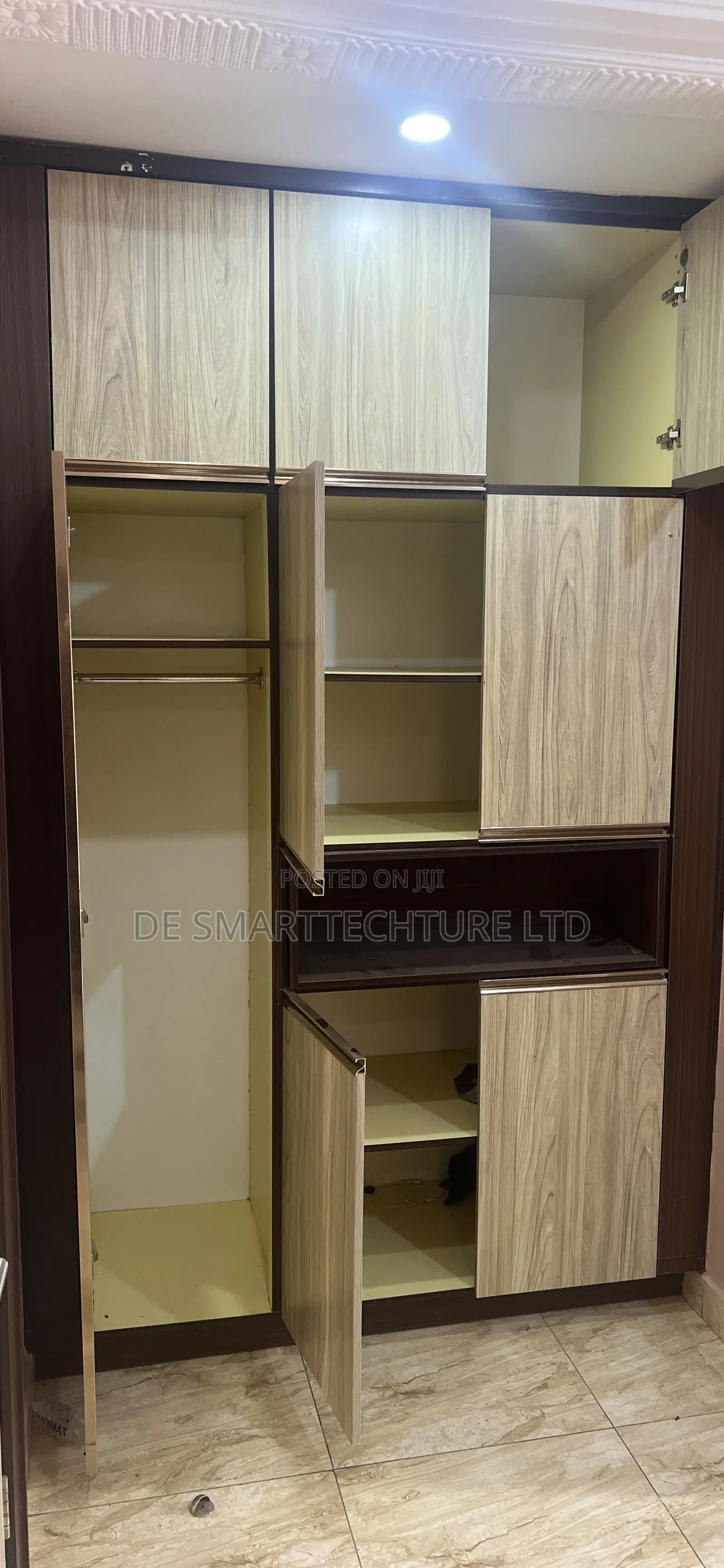 Built-in Wardrobe – Vertical Wood Handles Overhead Stora