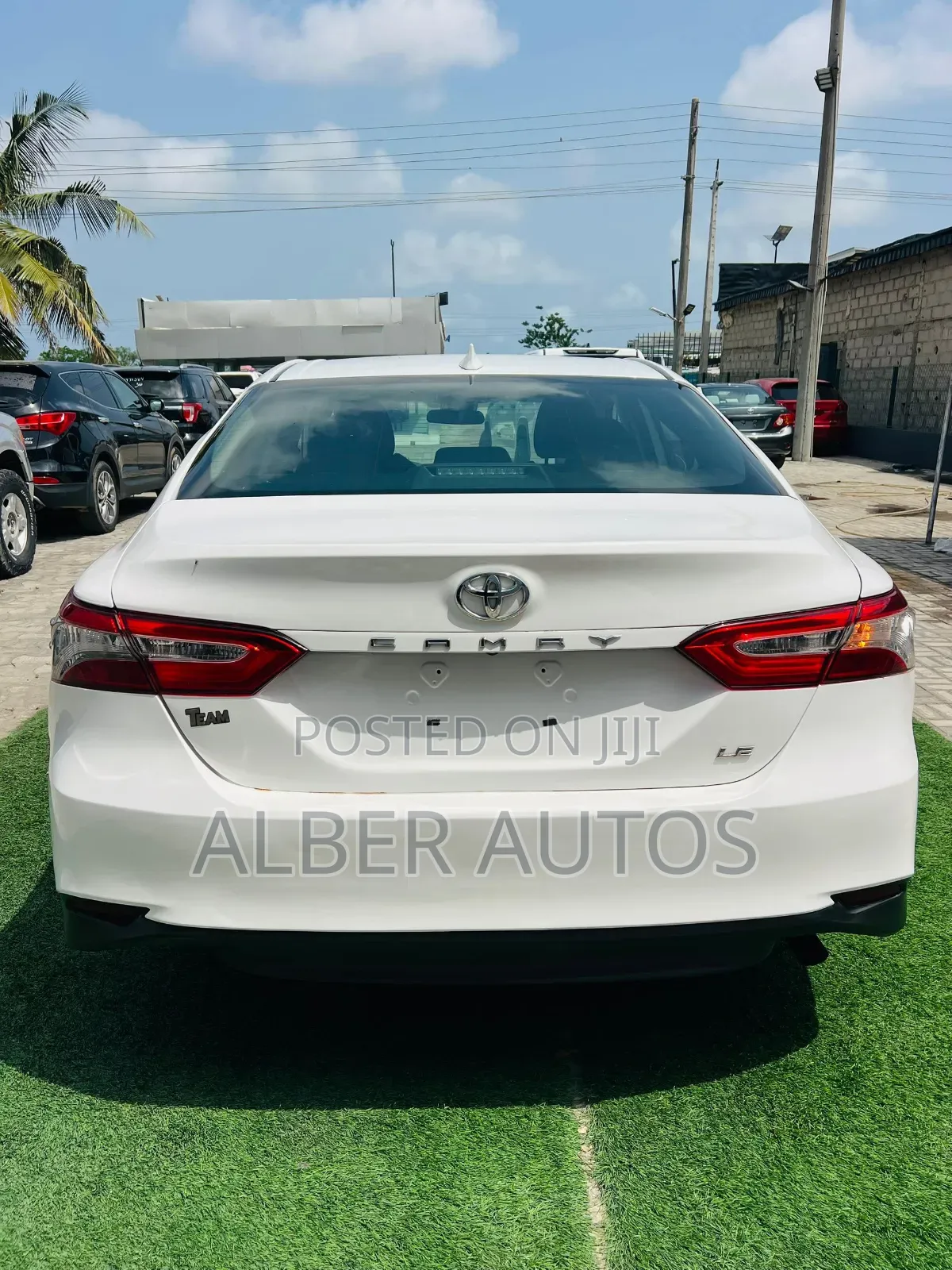 Toyota Camry LE (2.5L 4cyl 8A) 2019 White