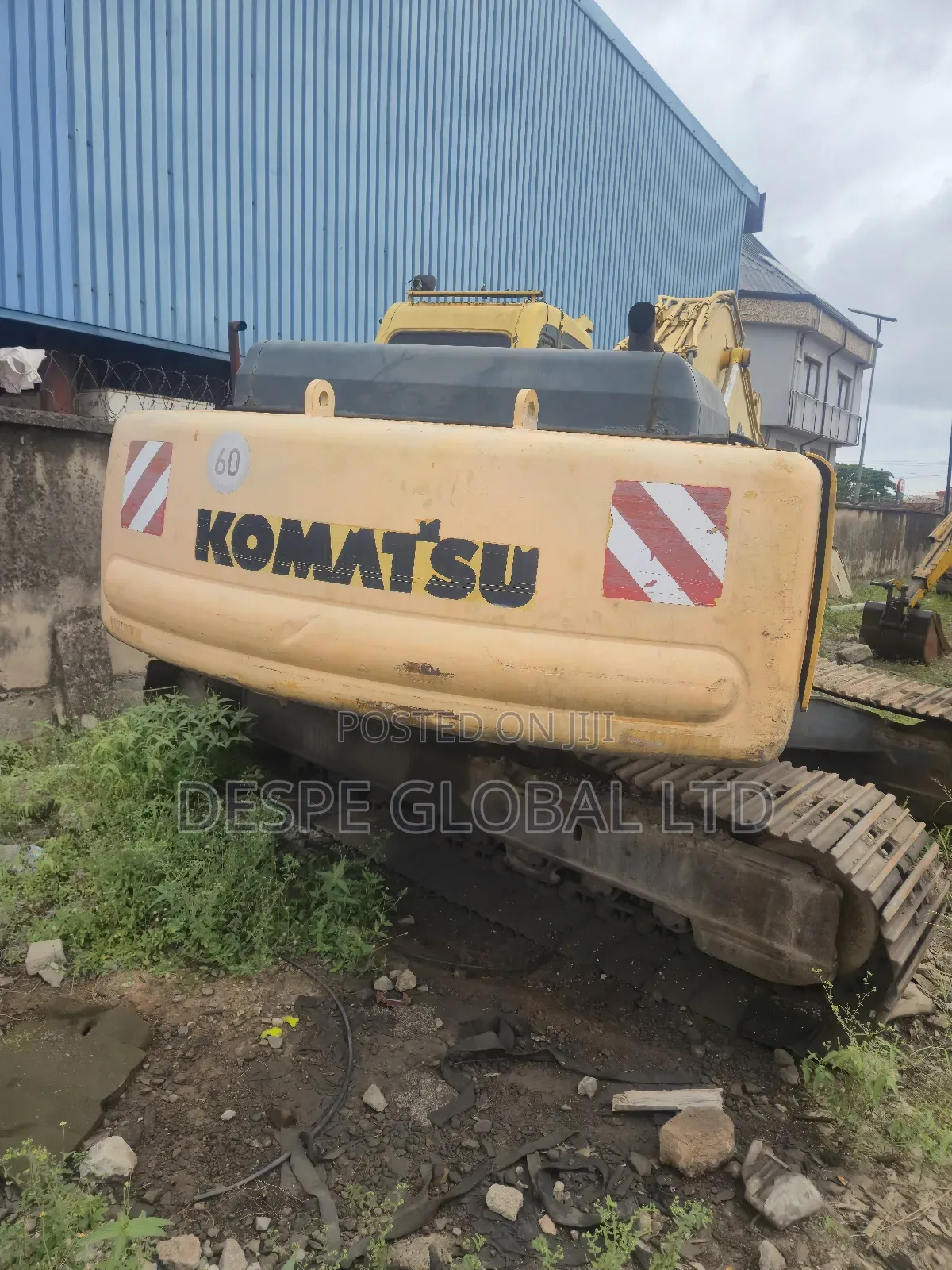 A Foreign Used Faulty Komatsu Pc210 Excavator