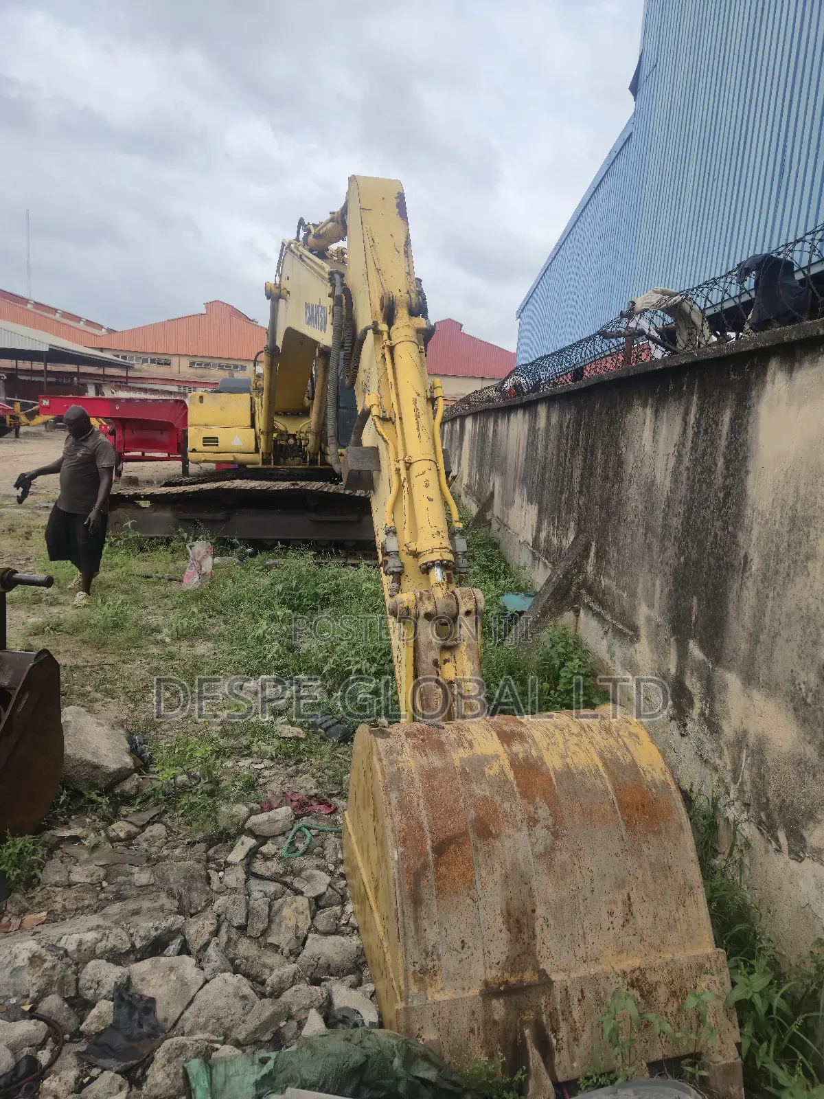 A Foreign Used Faulty Komatsu Pc210 Excavator