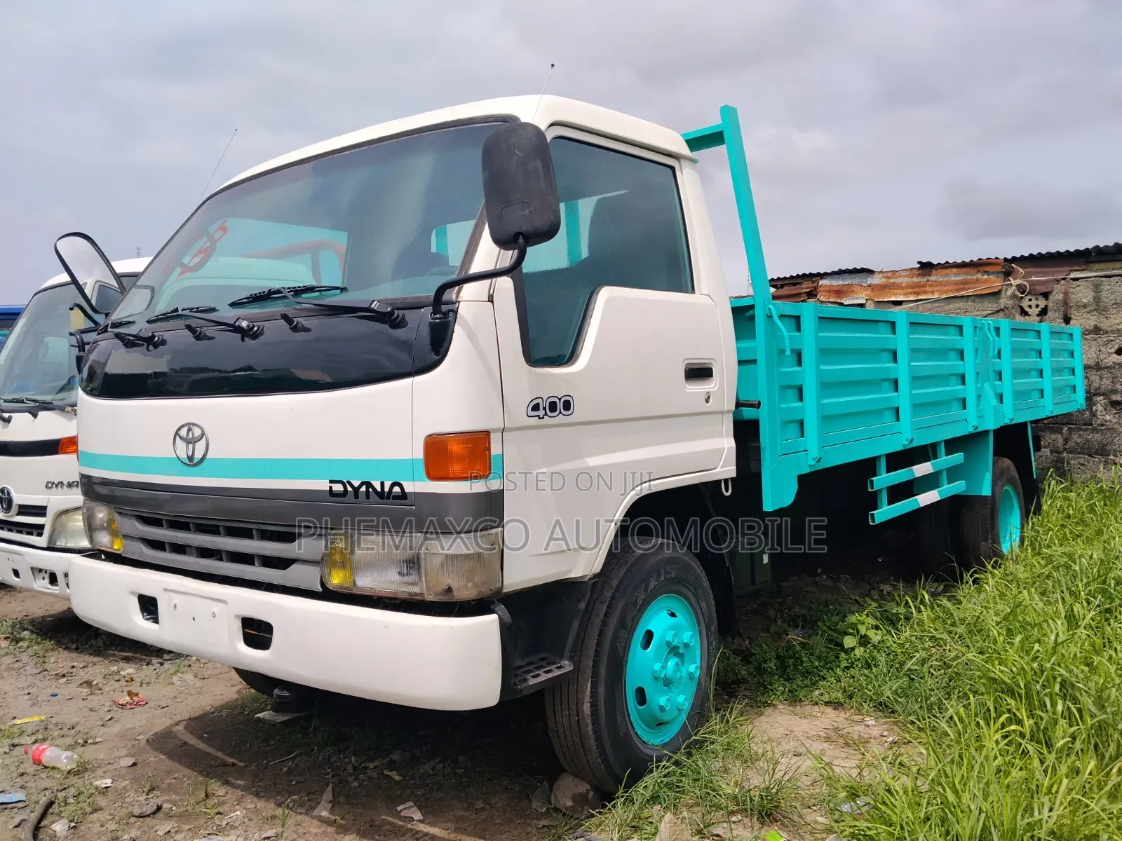 Toyota Dyna400 17feet Long Chassis