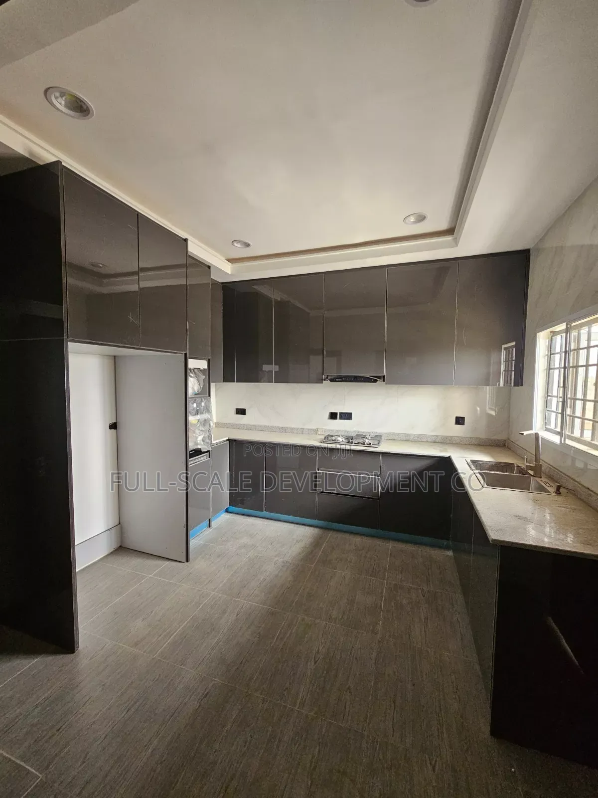 5bdrm Townhouse/Terrace in Katampe Extension for sale