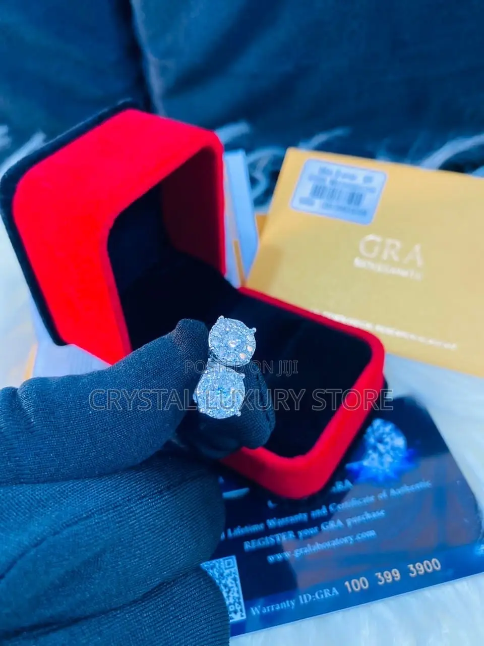 VVS Moissanite Stud Passes the Diamond Test