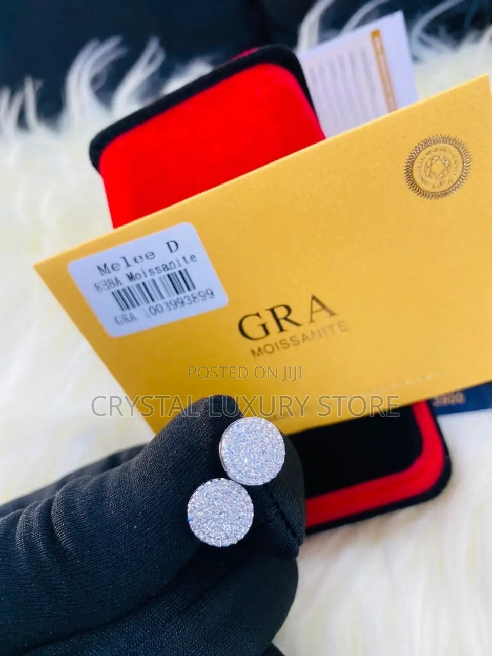 VVS Moissanite Stud Passes the Diamond Test