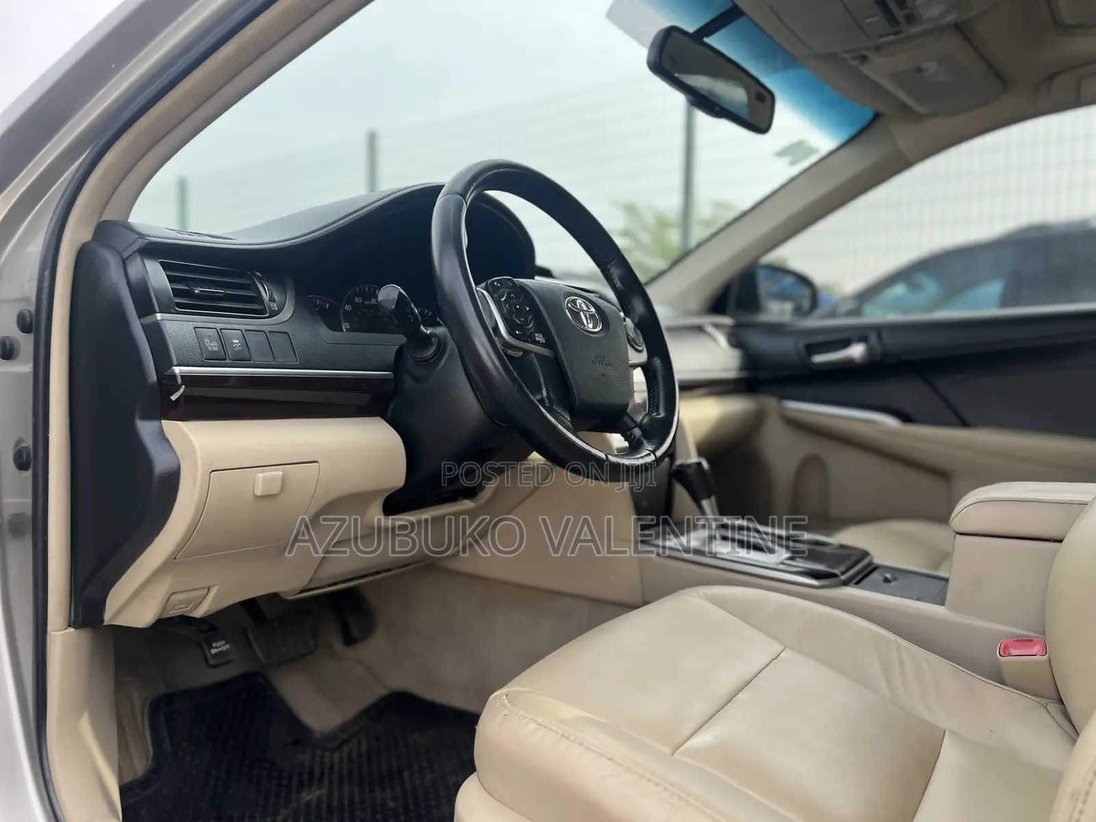 Toyota Camry XLE 4dr Sedan (3.5L 6cyl 6A) 2014 Gold