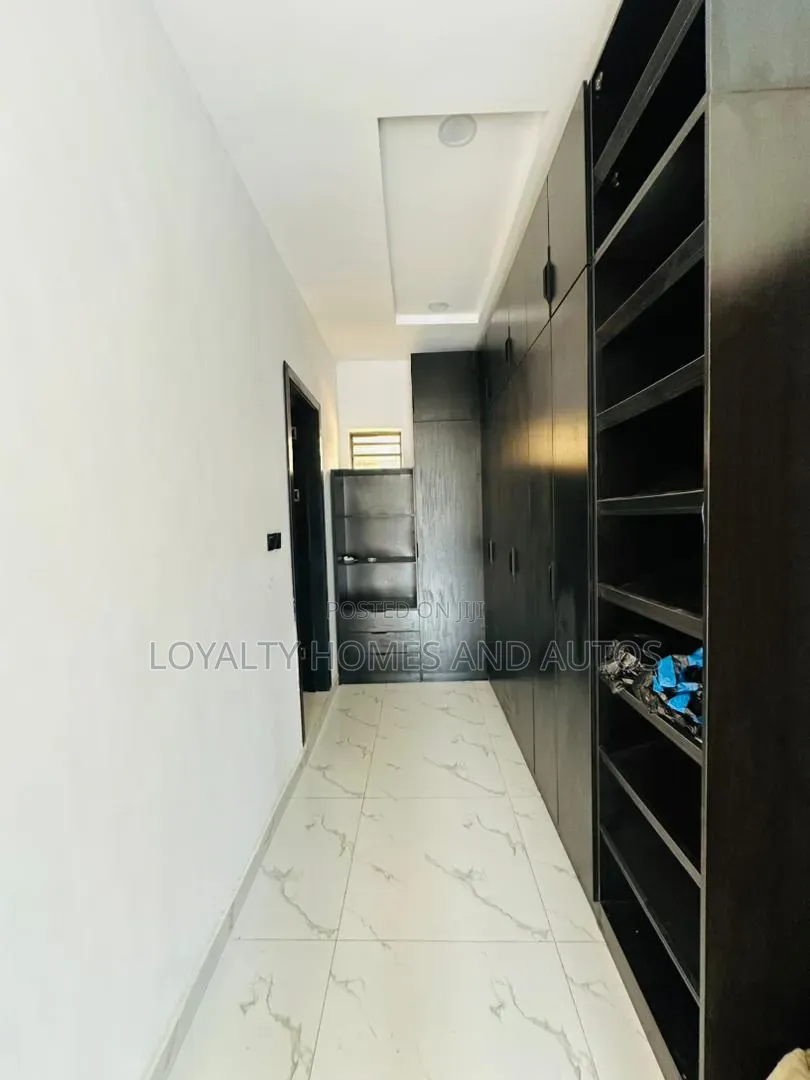 5bdrm House in Opebi for sale