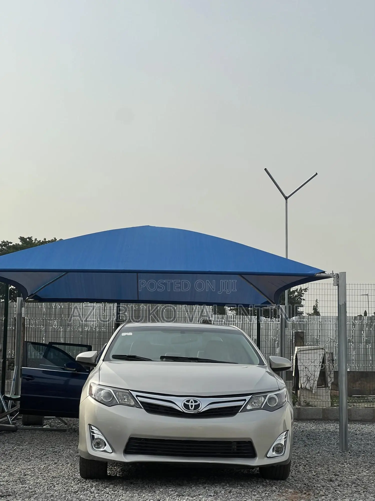 Toyota Camry XLE 4dr Sedan (3.5L 6cyl 6A) 2014 Gold