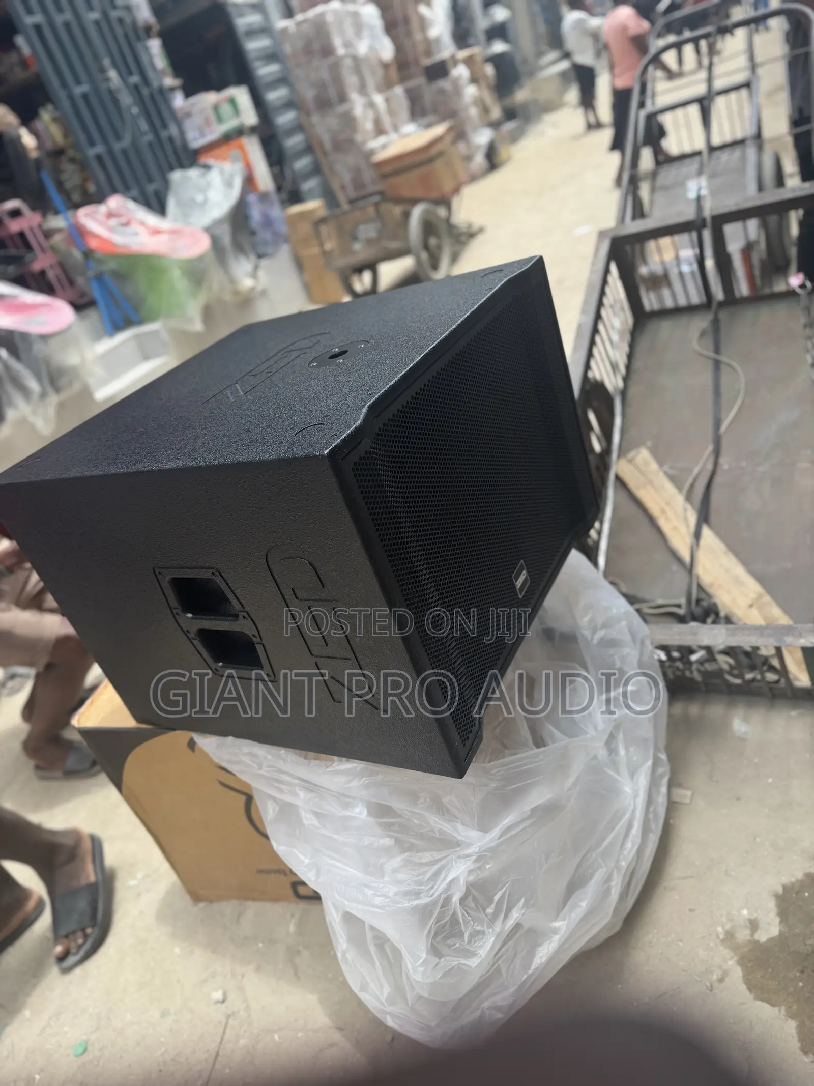 Zed D-318 Single Subwoofer