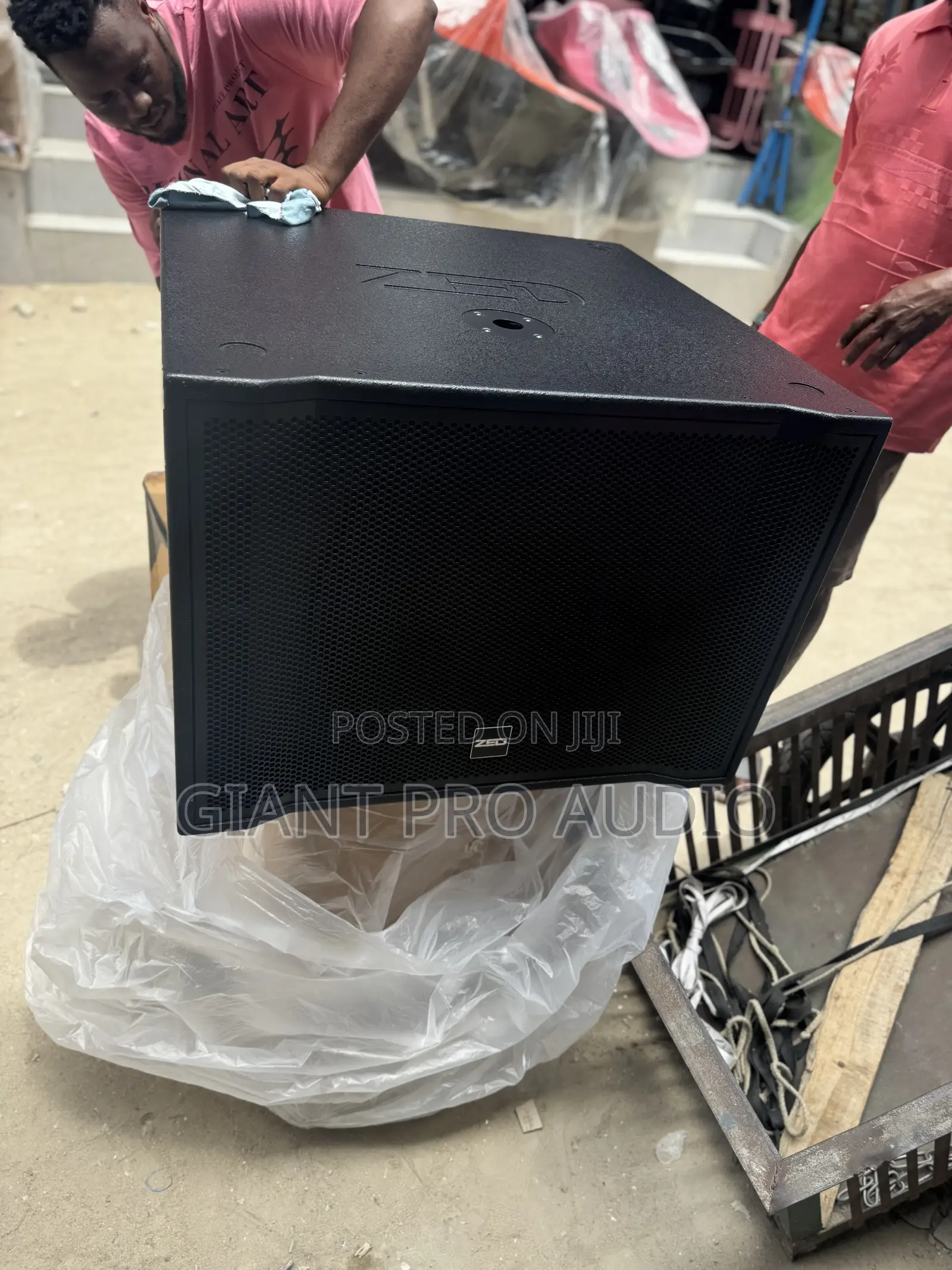 Zed D-318 Single Subwoofer