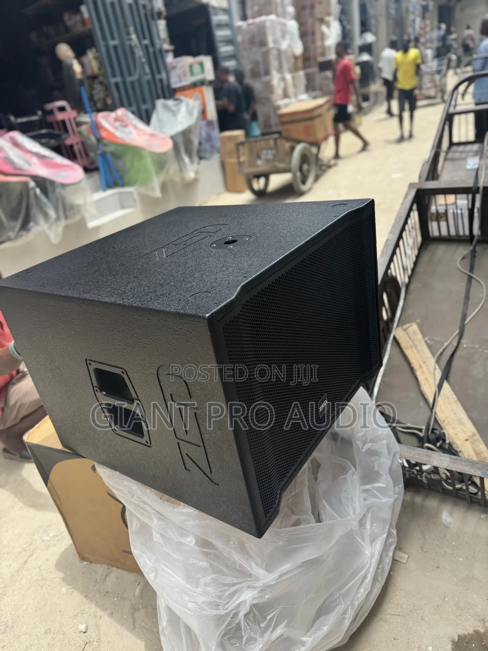 Zed D-318 Single Subwoofer