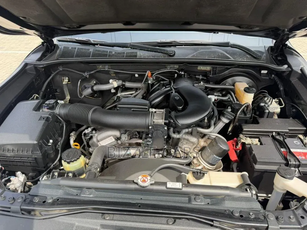Toyota Hilux 2024 Black