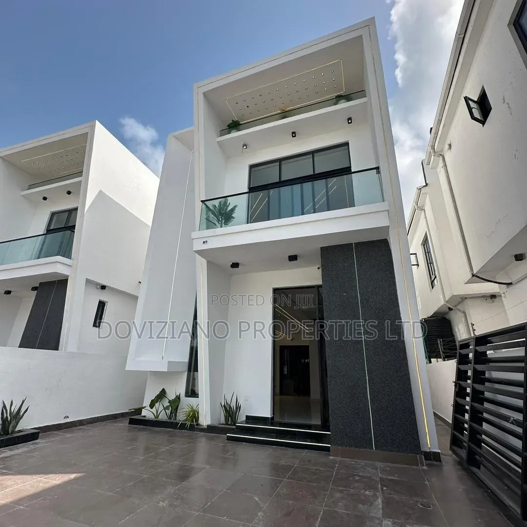 4bdrm Duplex in Ikota for sale