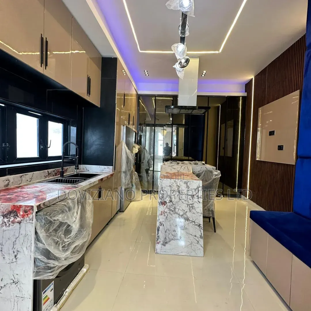 4bdrm Duplex in Ikota for sale