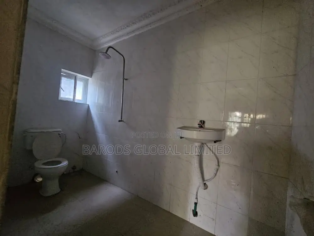9bdrm Block of Flats in Riverbank Estate,, Iseri for sale