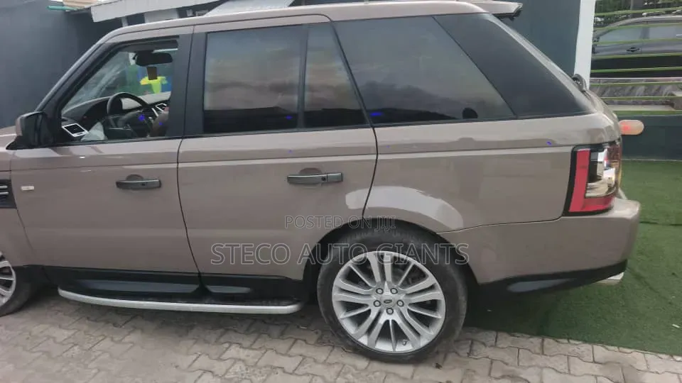 Land Rover Range Rover Sport 2010 Gray