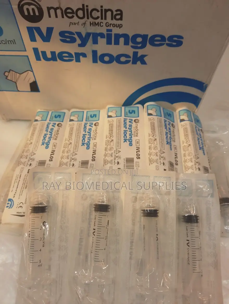 Medicina Iv Syringes With a Luer Lock Connection