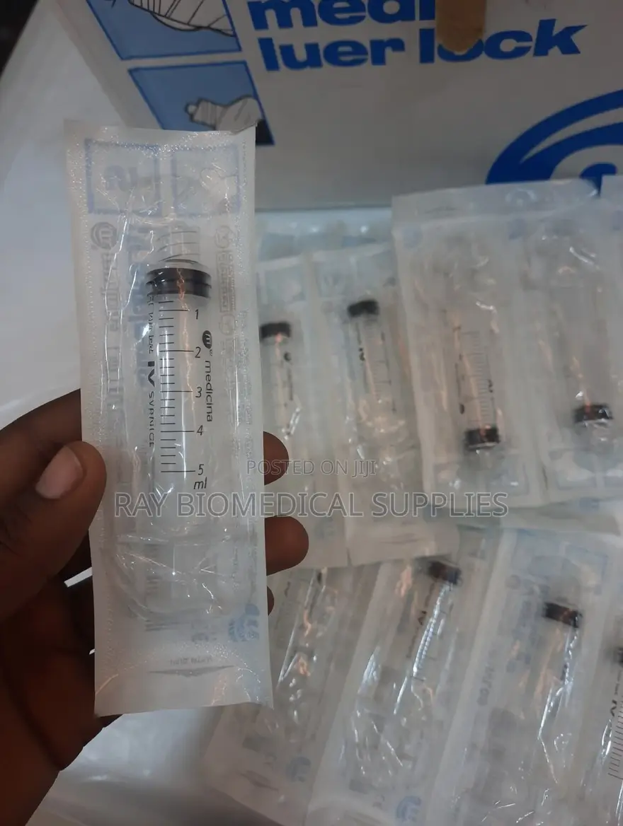 Medicina Iv Syringes With a Luer Lock Connection