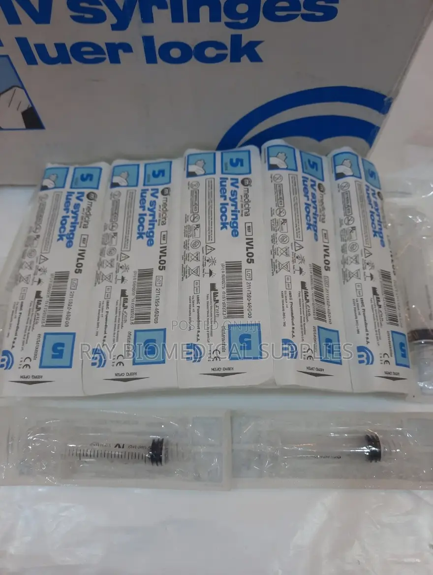 Medicina Iv Syringes With a Luer Lock Connection