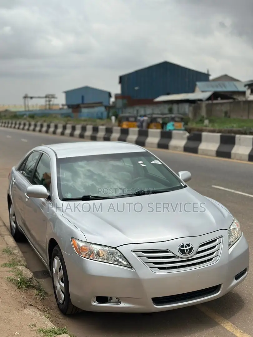 Toyota Camry LE 4dr Sedan (2.4L 4cyl 5A) 2009 Silver
