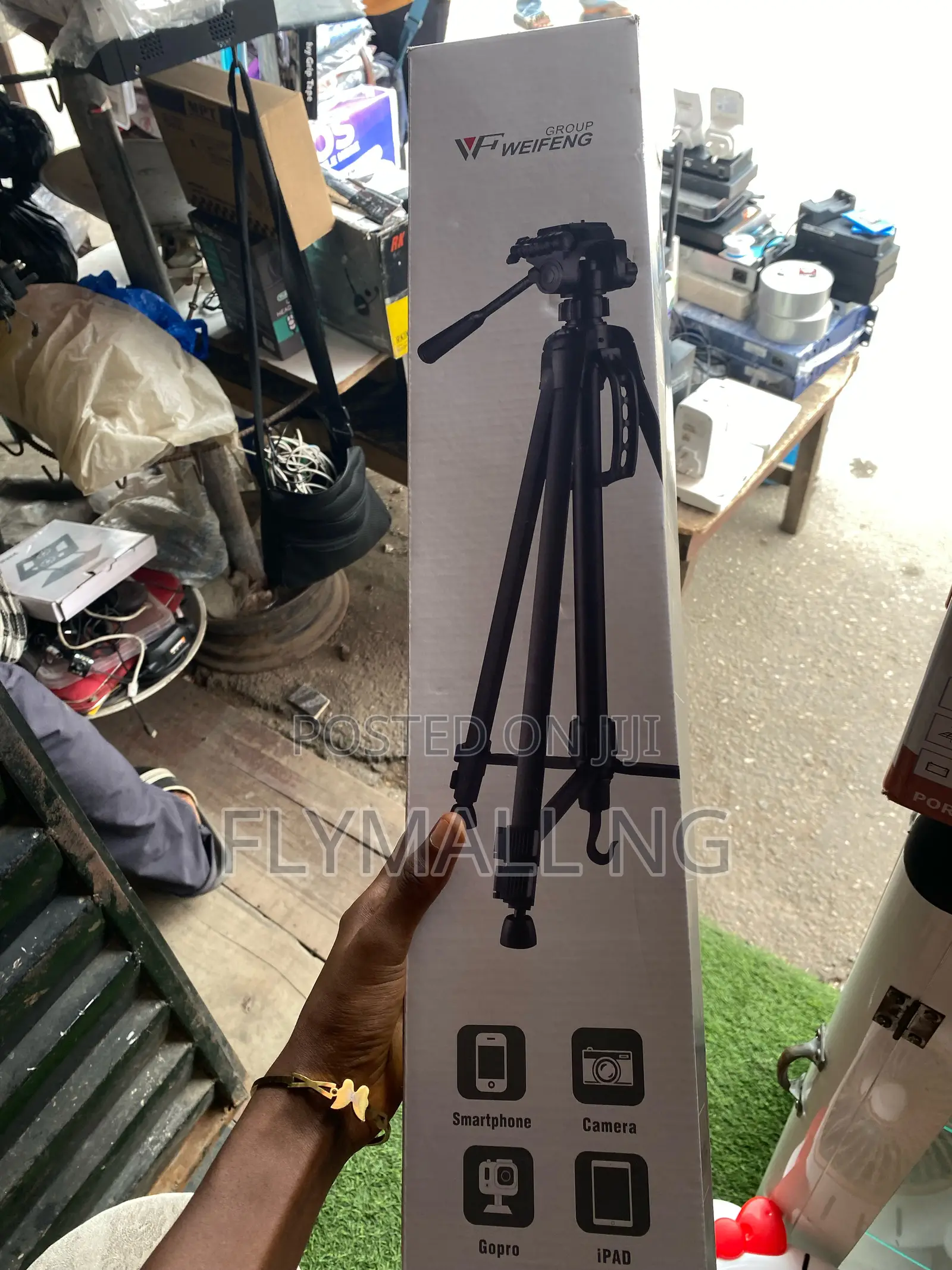 Weifeng Wt-3520 Camera and Phone Tripod Stand.