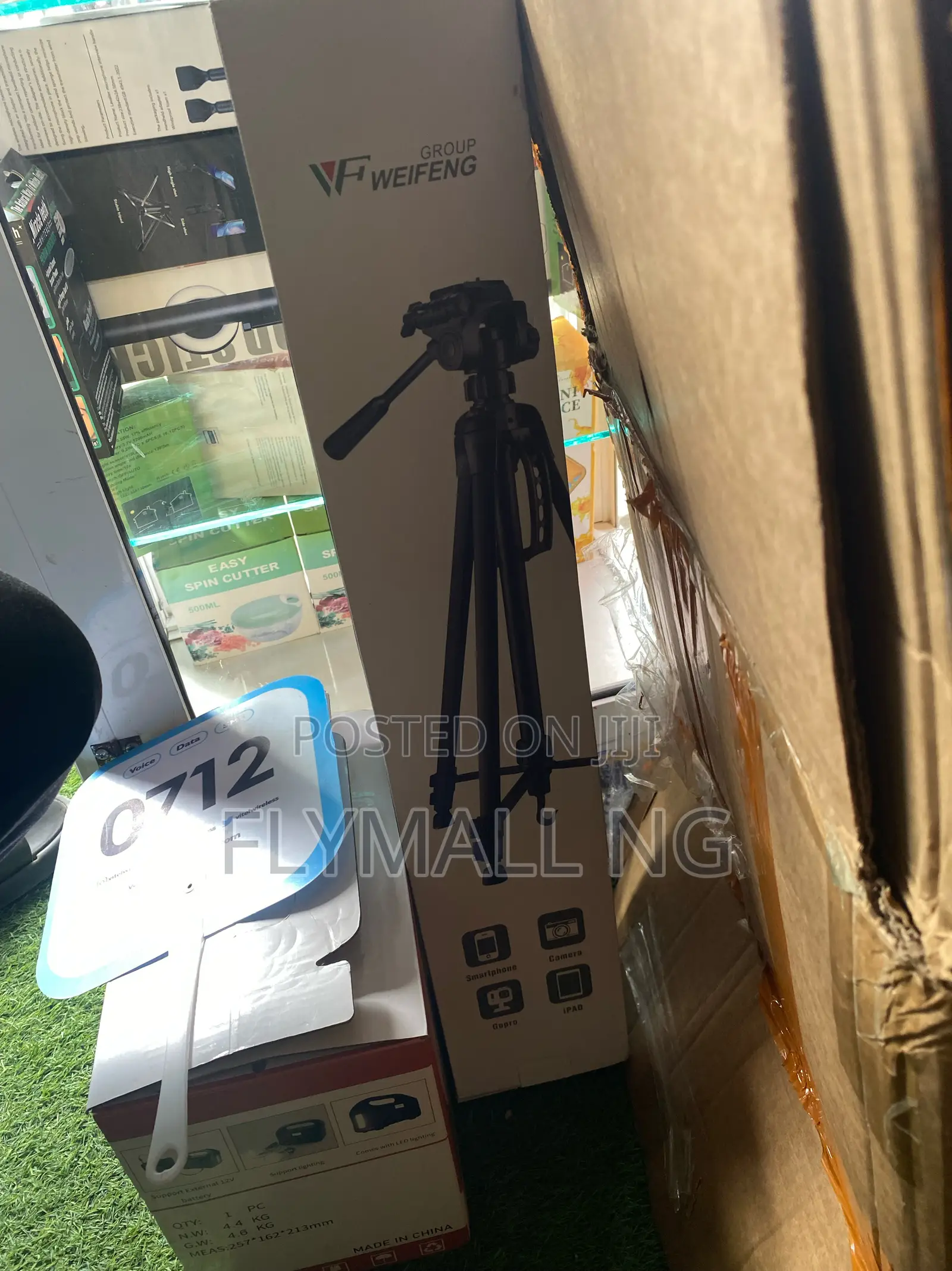 Weifeng Wt-3520 Camera and Phone Tripod Stand.